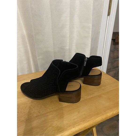 Lucky Brand black suede peep toe block heel sandals size 7 - Picture 1 of 9